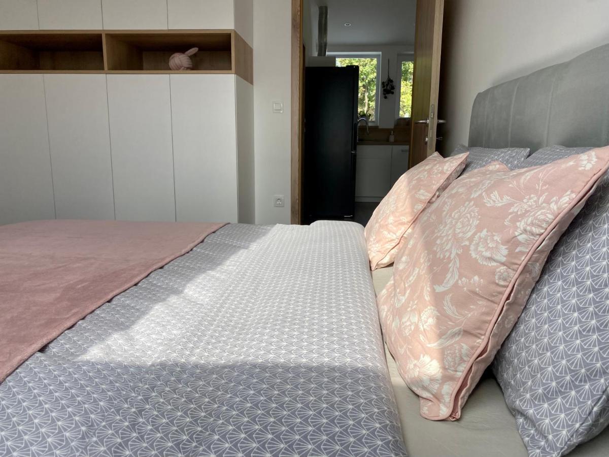 Sunny Oak Estate Apartment Menges Ngoại thất bức ảnh