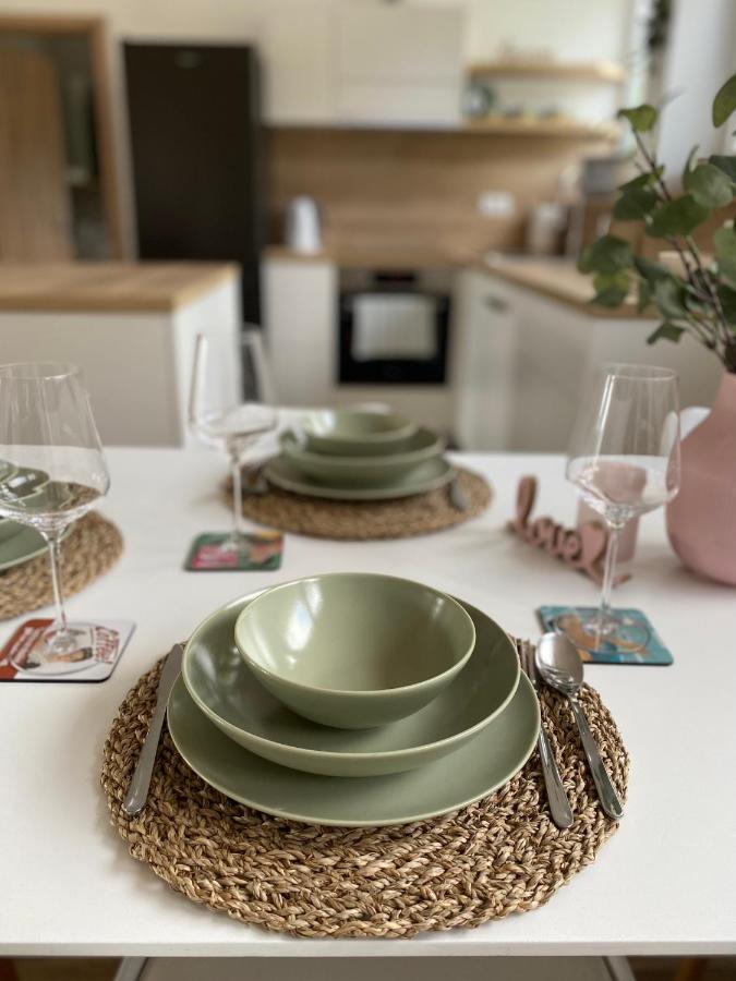 Sunny Oak Estate Apartment Menges Ngoại thất bức ảnh