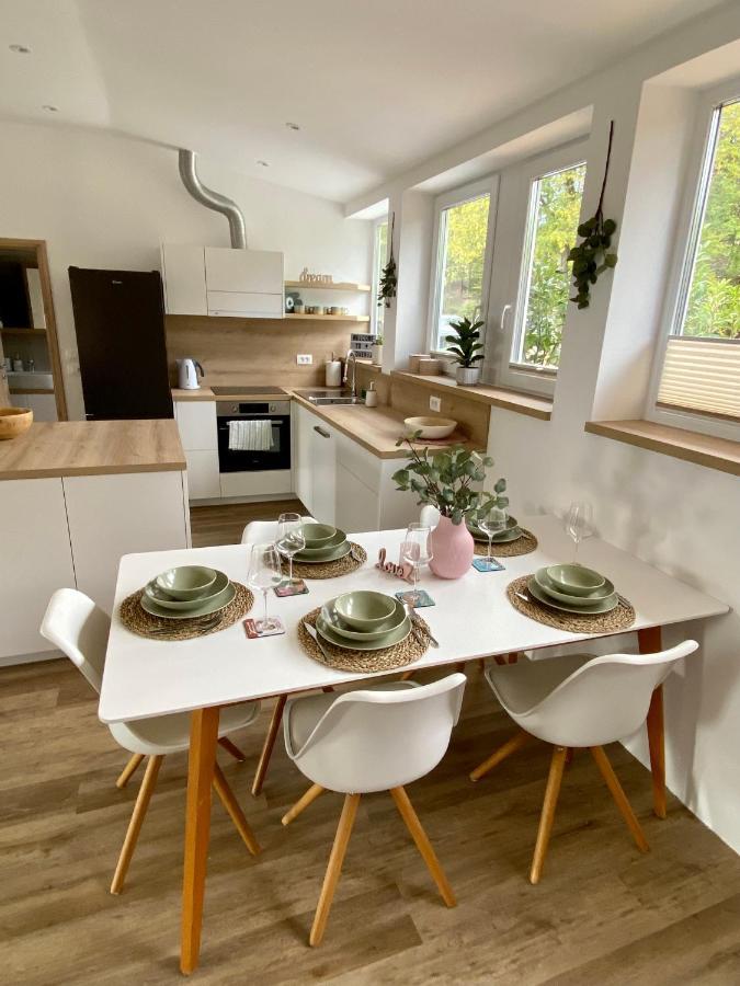 Sunny Oak Estate Apartment Menges Ngoại thất bức ảnh