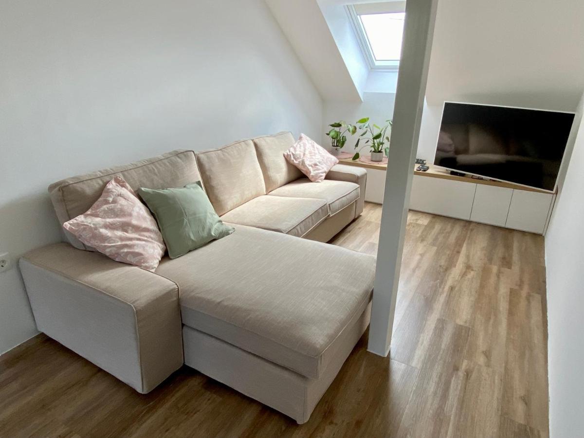 Sunny Oak Estate Apartment Menges Ngoại thất bức ảnh