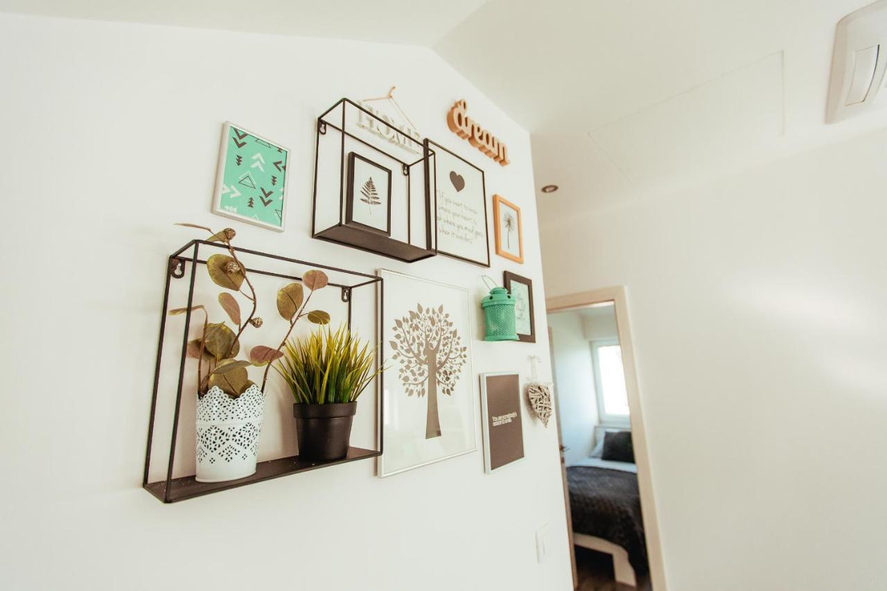 Sunny Oak Estate Apartment Menges Ngoại thất bức ảnh