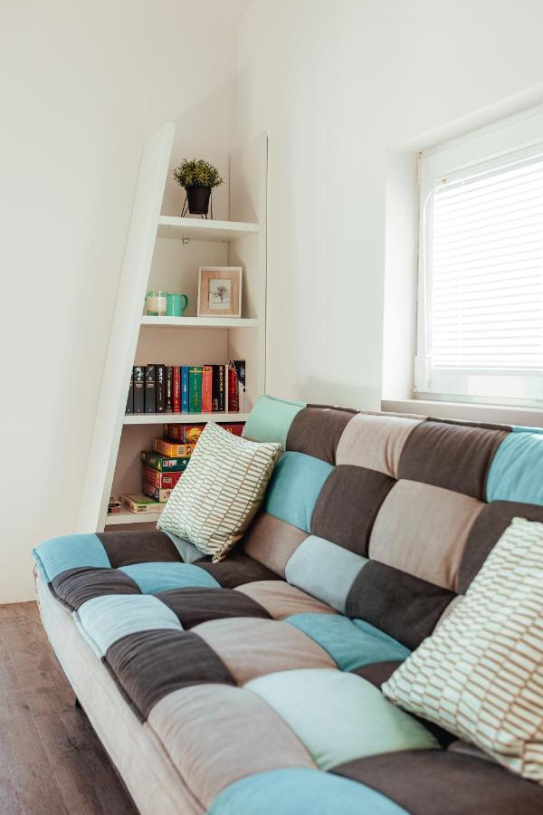 Sunny Oak Estate Apartment Menges Ngoại thất bức ảnh