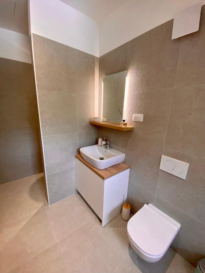 Sunny Oak Estate Apartment Menges Ngoại thất bức ảnh