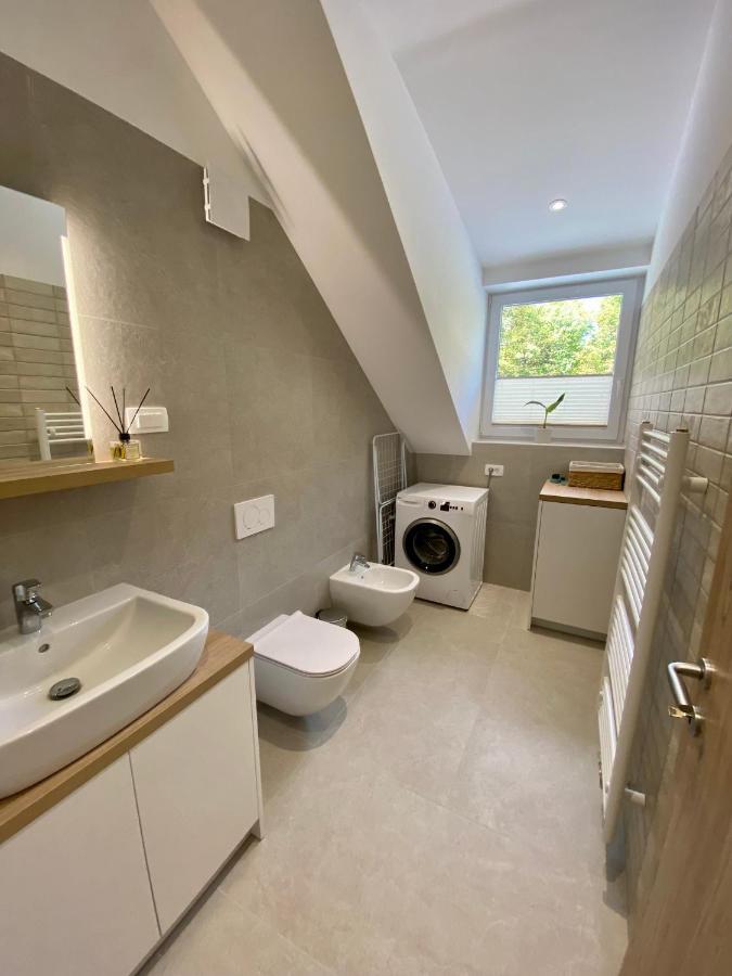 Sunny Oak Estate Apartment Menges Ngoại thất bức ảnh