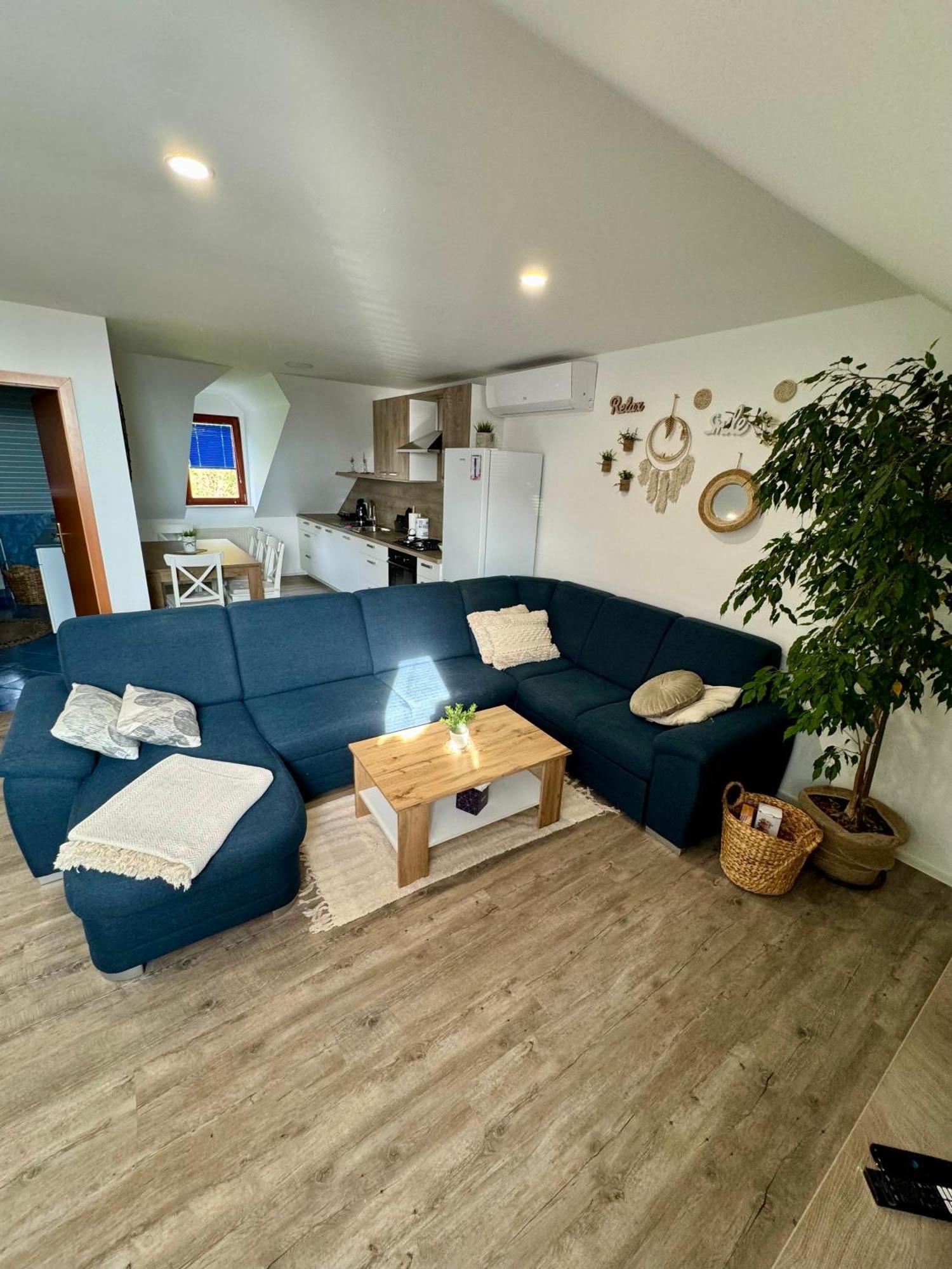 Sunny Oak Estate Apartment Menges Ngoại thất bức ảnh