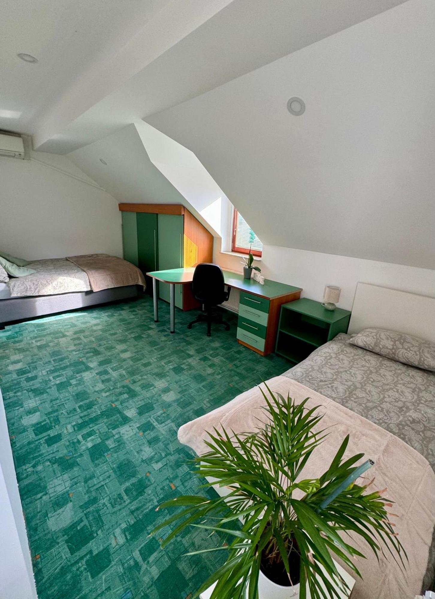 Sunny Oak Estate Apartment Menges Ngoại thất bức ảnh