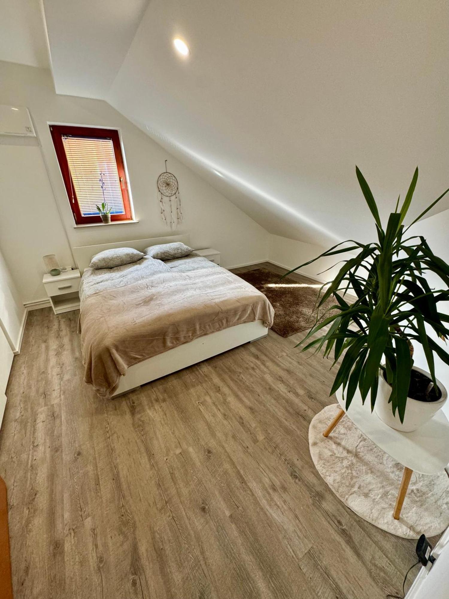Sunny Oak Estate Apartment Menges Ngoại thất bức ảnh